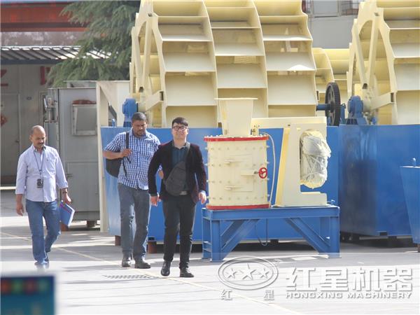 來廠參觀、了解洗砂機的客戶